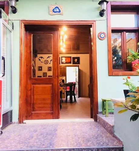 Cinili Konak מלון