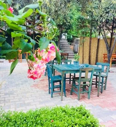 Cinili Konak מלון *