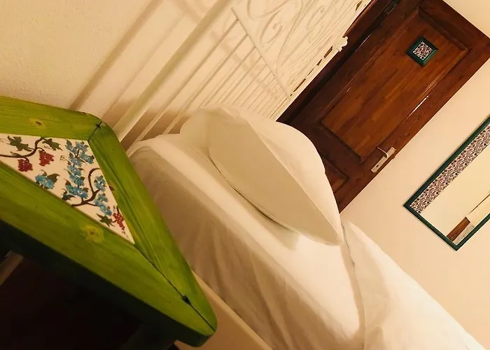 Cinili Konak מלון