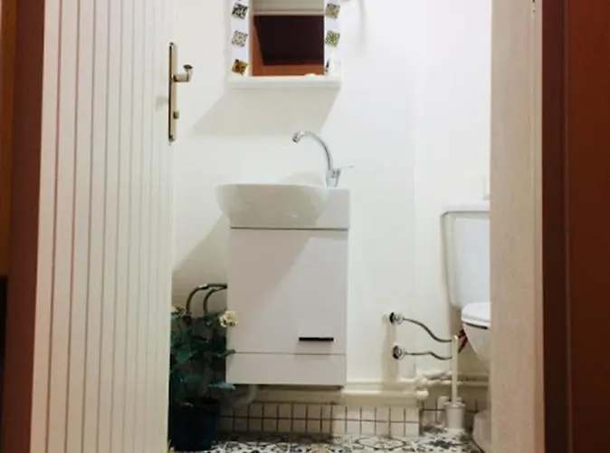 Cinili Konak מלון